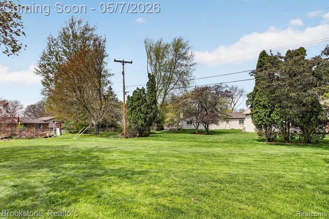 2732 Lacota Road, Waterford, MI 48328