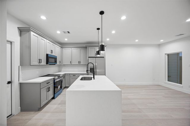 8218 Lawler Street B, Houston, TX 77051