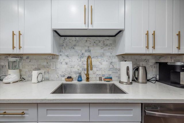 29795 Eagle Point Drive, Canyon Lake, CA 92587