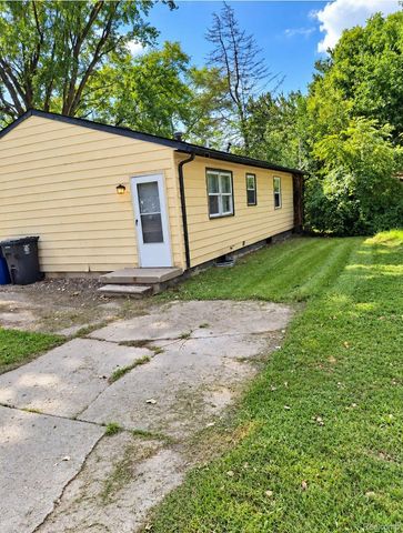 2921 E Pierson Road, Flint, MI 48506
