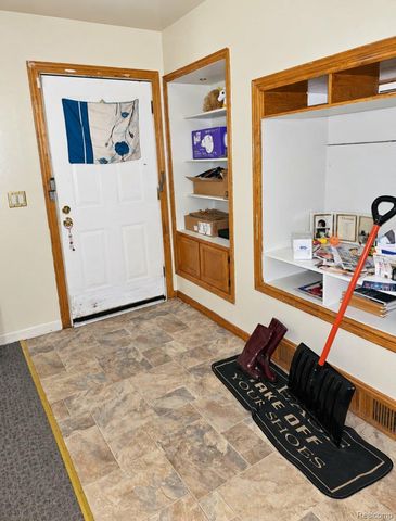 2921 E Pierson Road, Flint, MI 48506