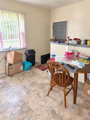 2921 E Pierson Road, Flint, MI 48506