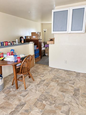 2921 E Pierson Road, Flint, MI 48506