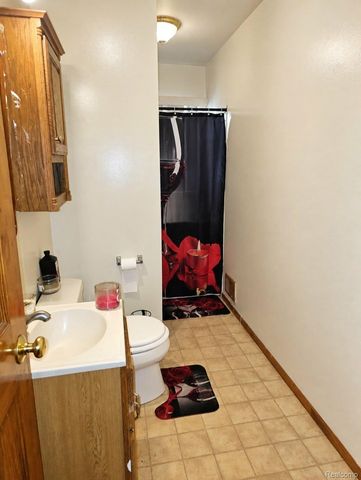 2921 E Pierson Road, Flint, MI 48506