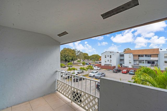 1735 W 60th Street M307, Hialeah, FL 33012