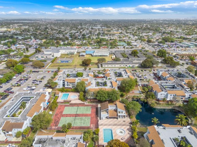 1735 W 60th Street M307, Hialeah, FL 33012