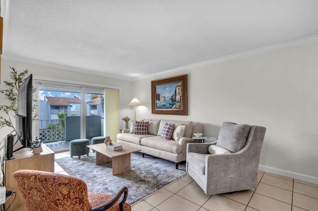 1735 W 60th Street M307, Hialeah, FL 33012