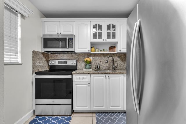 1735 W 60th Street M307, Hialeah, FL 33012