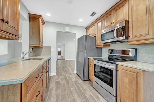 714 SW 16th Street, Boynton Beach, FL 33426