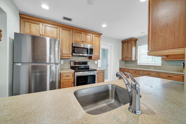 714 SW 16th Street, Boynton Beach, FL 33426