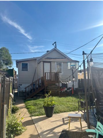 5749 W 64th Place, Chicago, IL 60638