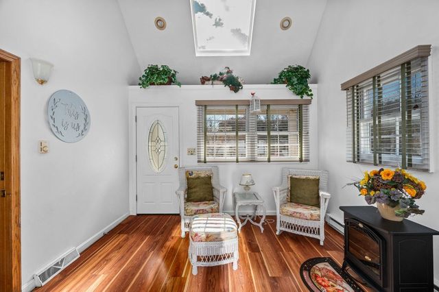 37 Pinewood Ave, Billerica, MA 01821