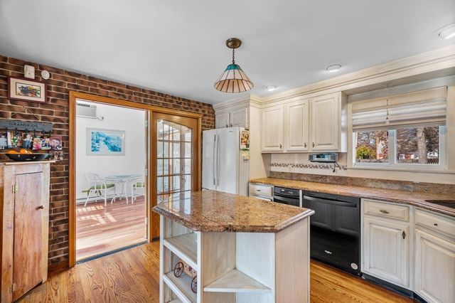 37 Pinewood Ave, Billerica, MA 01821