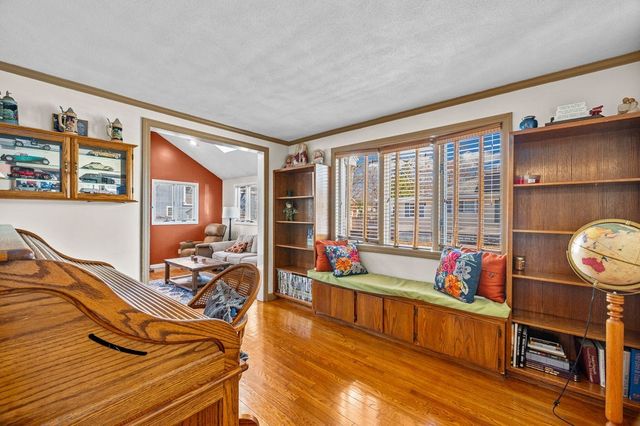 37 Pinewood Ave, Billerica, MA 01821