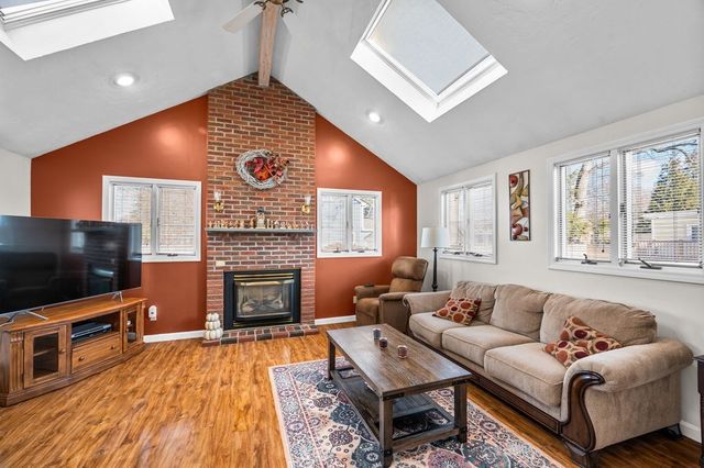 37 Pinewood Ave, Billerica, MA 01821