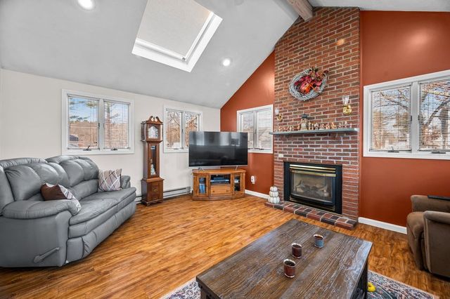 37 Pinewood Ave, Billerica, MA 01821