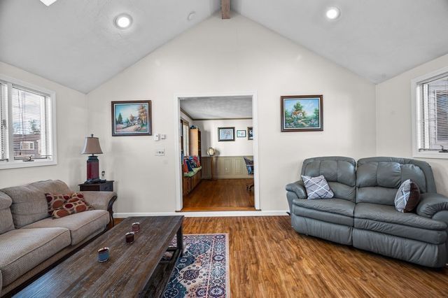 37 Pinewood Ave, Billerica, MA 01821