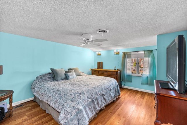 37 Pinewood Ave, Billerica, MA 01821