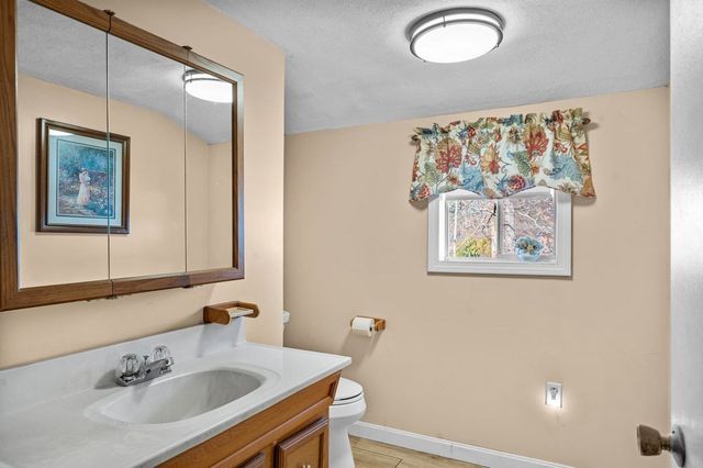 37 Pinewood Ave, Billerica, MA 01821