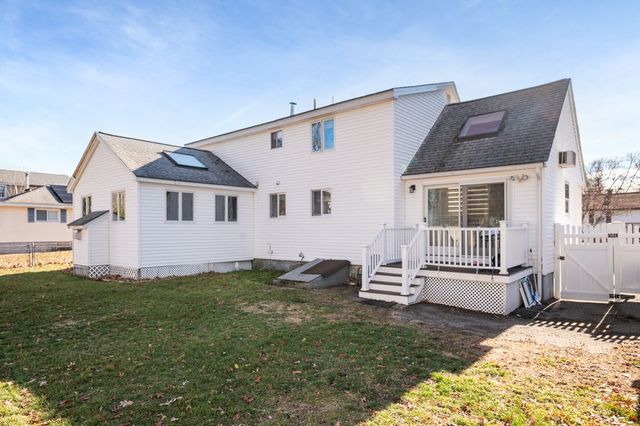 37 Pinewood Ave, Billerica, MA 01821