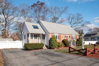 37 Pinewood Ave, Billerica, MA 01821