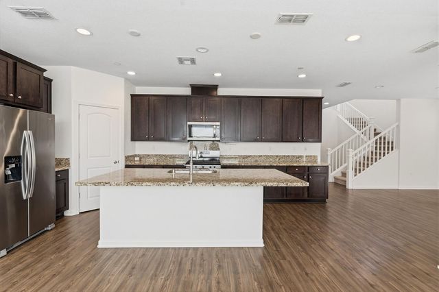 2432 Middlebury Dr, Lathrop, CA 95330