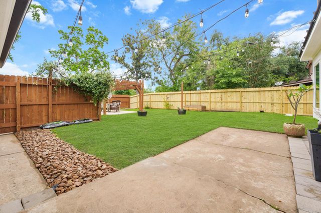 15118 Torry Pines Road, Houston, TX 77062