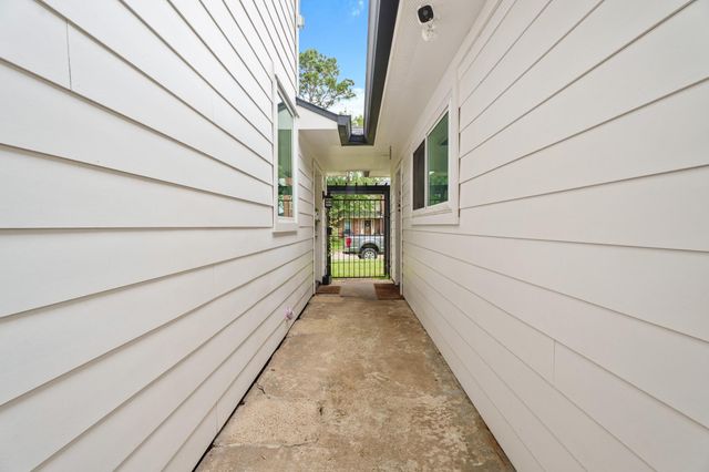 15118 Torry Pines Road, Houston, TX 77062