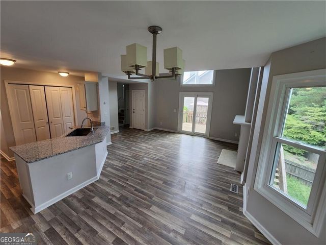 156 Stoneforest Drive, Woodstock, GA 30189