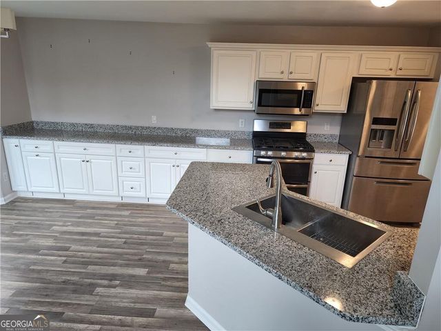 156 Stoneforest Drive, Woodstock, GA 30189