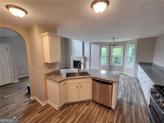 156 Stoneforest Drive, Woodstock, GA 30189