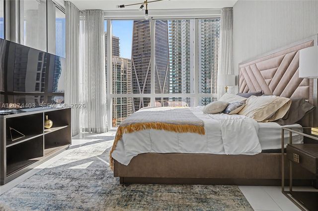 851 NE 1st Ave 3301, Miami, FL 33132