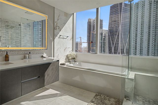 851 NE 1st Ave 3301, Miami, FL 33132