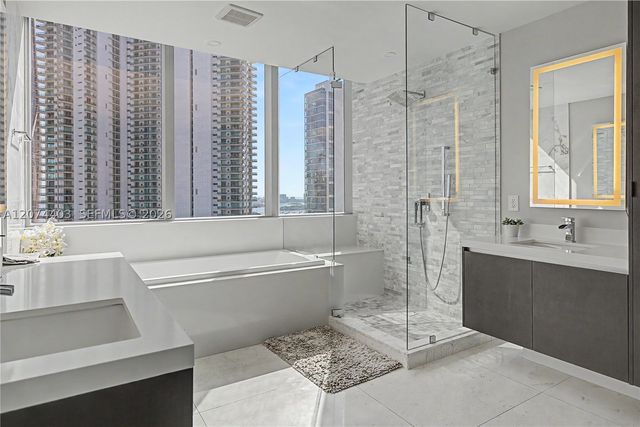 851 NE 1st Ave 3301, Miami, FL 33132