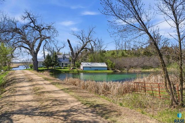 25595 414th Ave Avenue, Mitchell, SD 57301