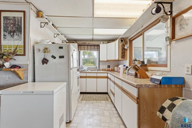 25595 414th Ave Avenue, Mitchell, SD 57301
