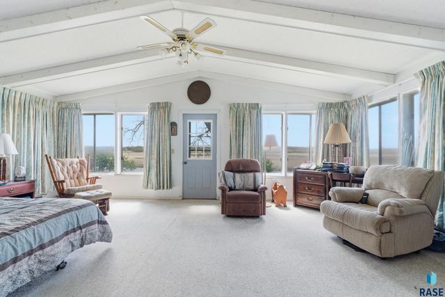 25595 414th Ave Avenue, Mitchell, SD 57301