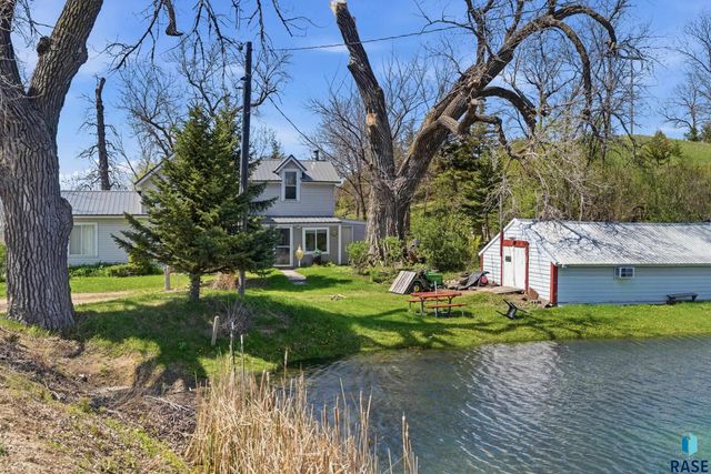 25595 414th Ave Avenue, Mitchell, SD 57301