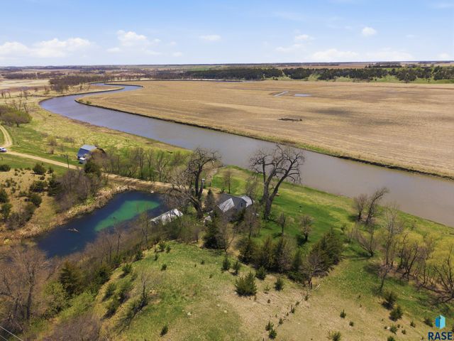 25595 414th Ave Avenue, Mitchell, SD 57301