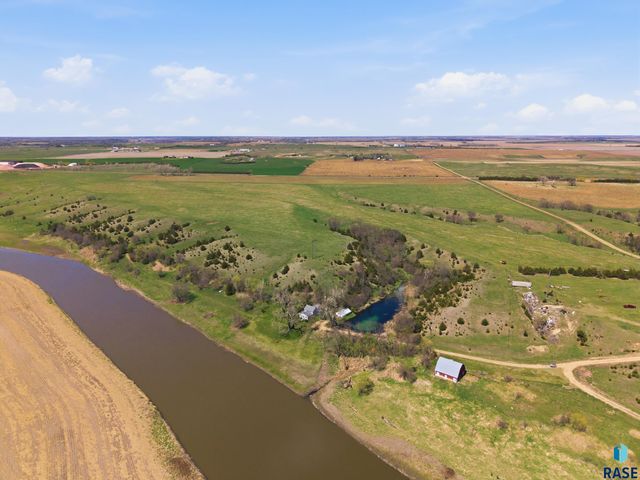 25595 414th Ave Avenue, Mitchell, SD 57301