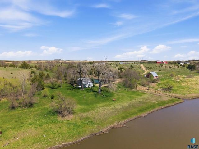 25595 414th Ave Avenue, Mitchell, SD 57301