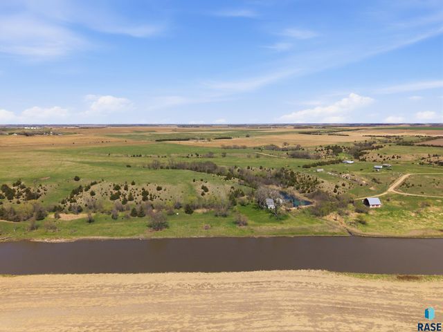 25595 414th Ave Avenue, Mitchell, SD 57301