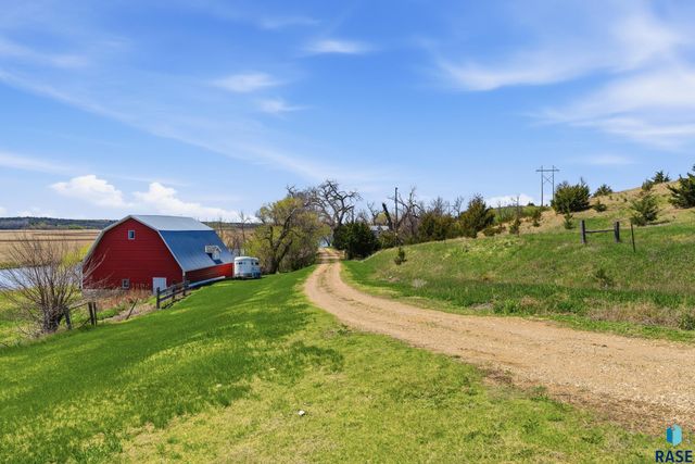25595 414th Ave Avenue, Mitchell, SD 57301