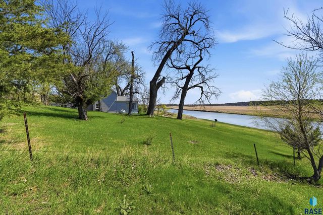 25595 414th Ave Avenue, Mitchell, SD 57301