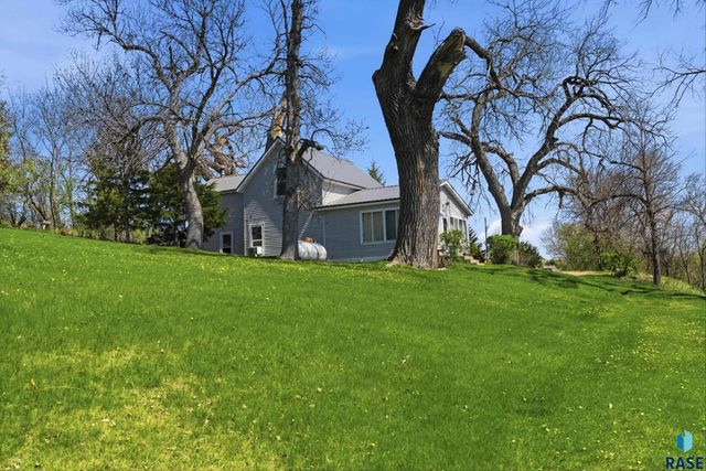 25595 414th Ave Avenue, Mitchell, SD 57301