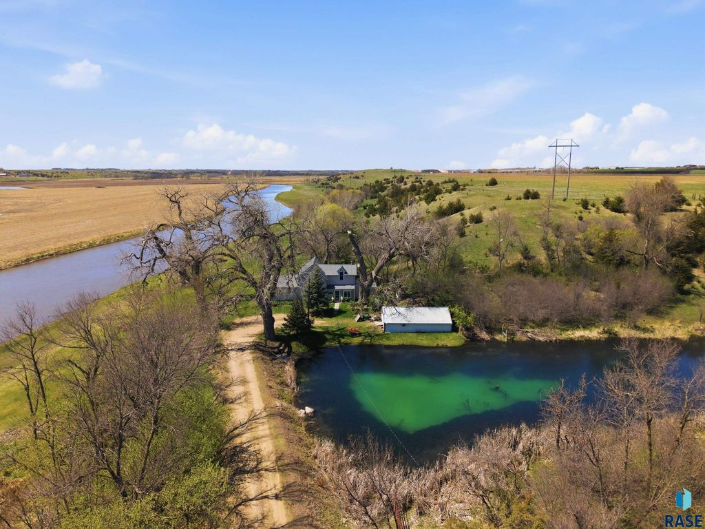 25595 414th Ave Avenue, Mitchell, SD 57301