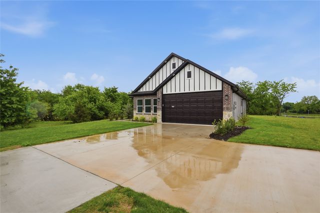 420 E Ball Street, Tom Bean, TX 75491