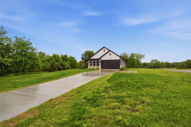 420 E Ball Street, Tom Bean, TX 75491