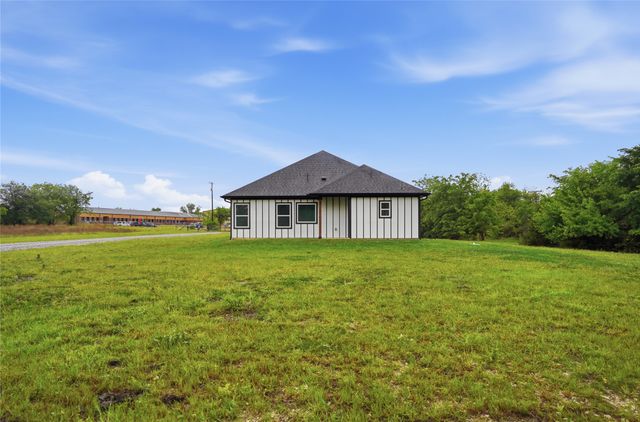 420 E Ball Street, Tom Bean, TX 75491