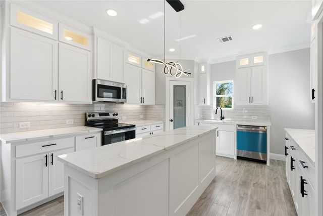 420 E Ball Street, Tom Bean, TX 75491
